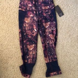 Side interest capri leggings